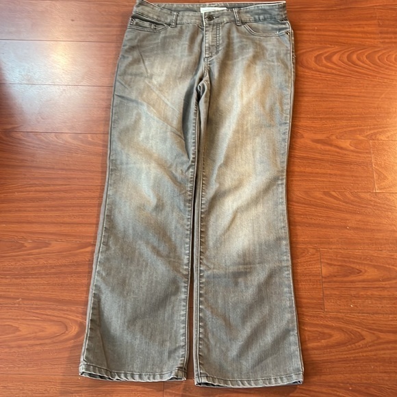 Chico's Denim - Chico’s platinum denim Womens size 1/M/8 short‎ ultimate boot leg grey